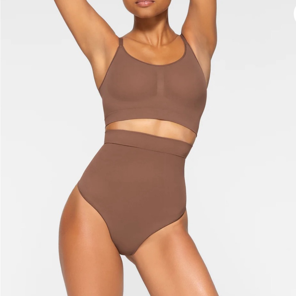 SKIMS EVERYDAY SCULPT HIGH-WAISTED THONG, size Small, NWT